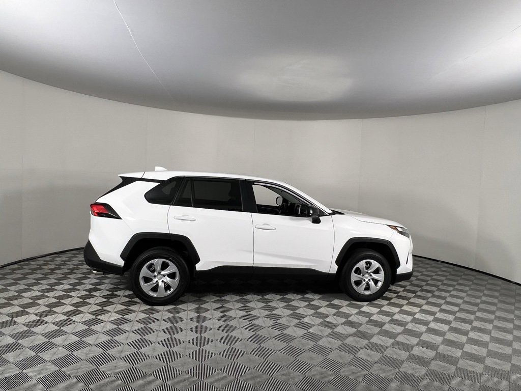 Used 2025 Toyota RAV4 LE image 5