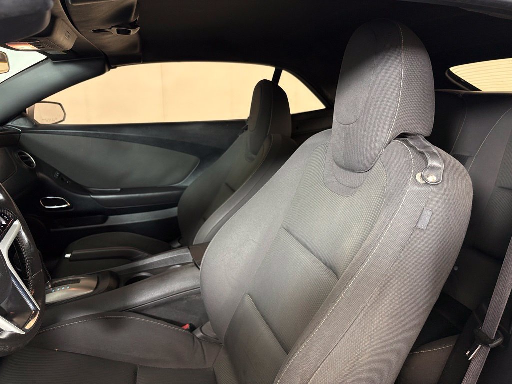 Used 2015 Chevrolet Camaro LT RWD image 17