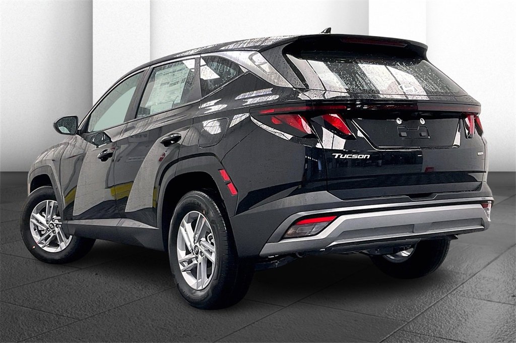 New 2025 Hyundai Tucson SE image 3