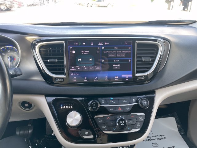 Used 2021 Chrysler Pacifica Touring-L FWD image 12
