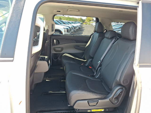 Used 2026 Kia Carnival EX FWD image 10