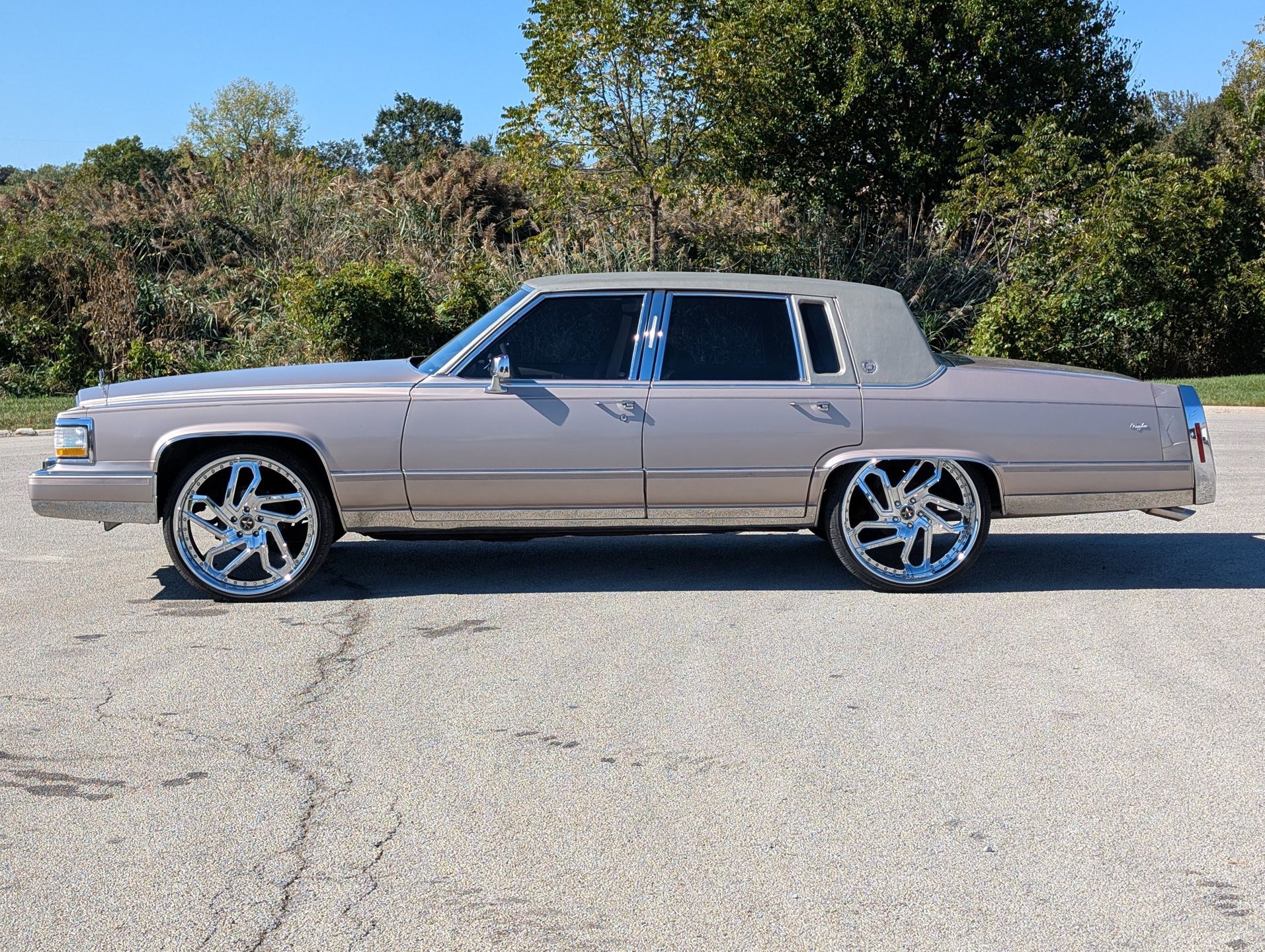 Used 1990 Cadillac Brougham image 19