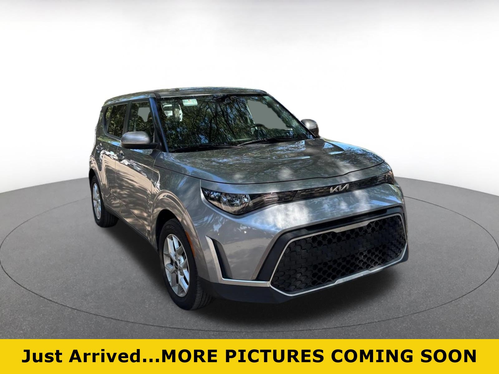 Used 2025 Kia Soul LX w/ LX Technology Package FWD image 1
