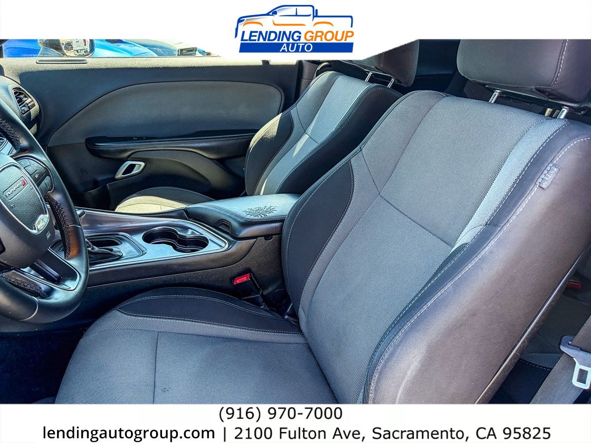 Used 2016 Dodge Challenger SXT RWD image 16