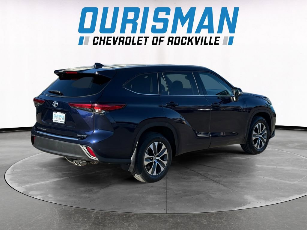 Used 2022 Toyota Highlander XLE image 6
