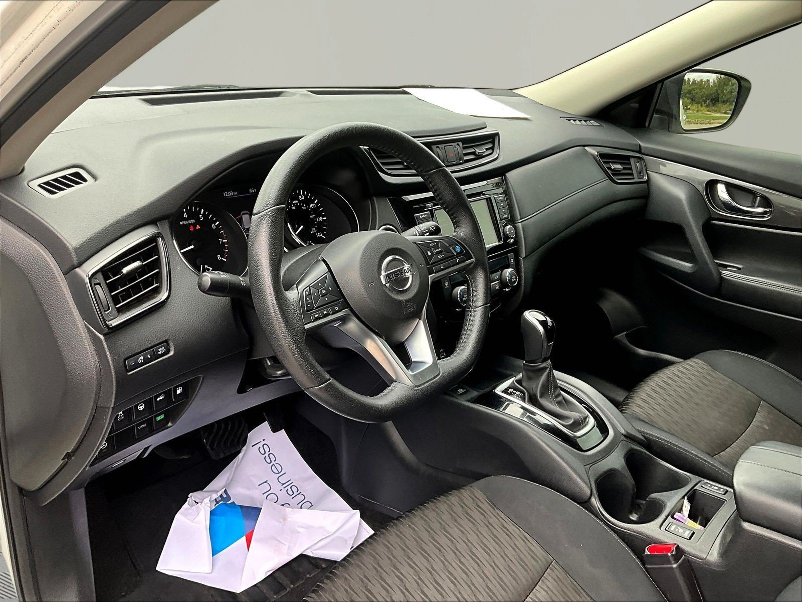 Used 2019 Nissan Rogue SV w/ Premium Package FWD image 17