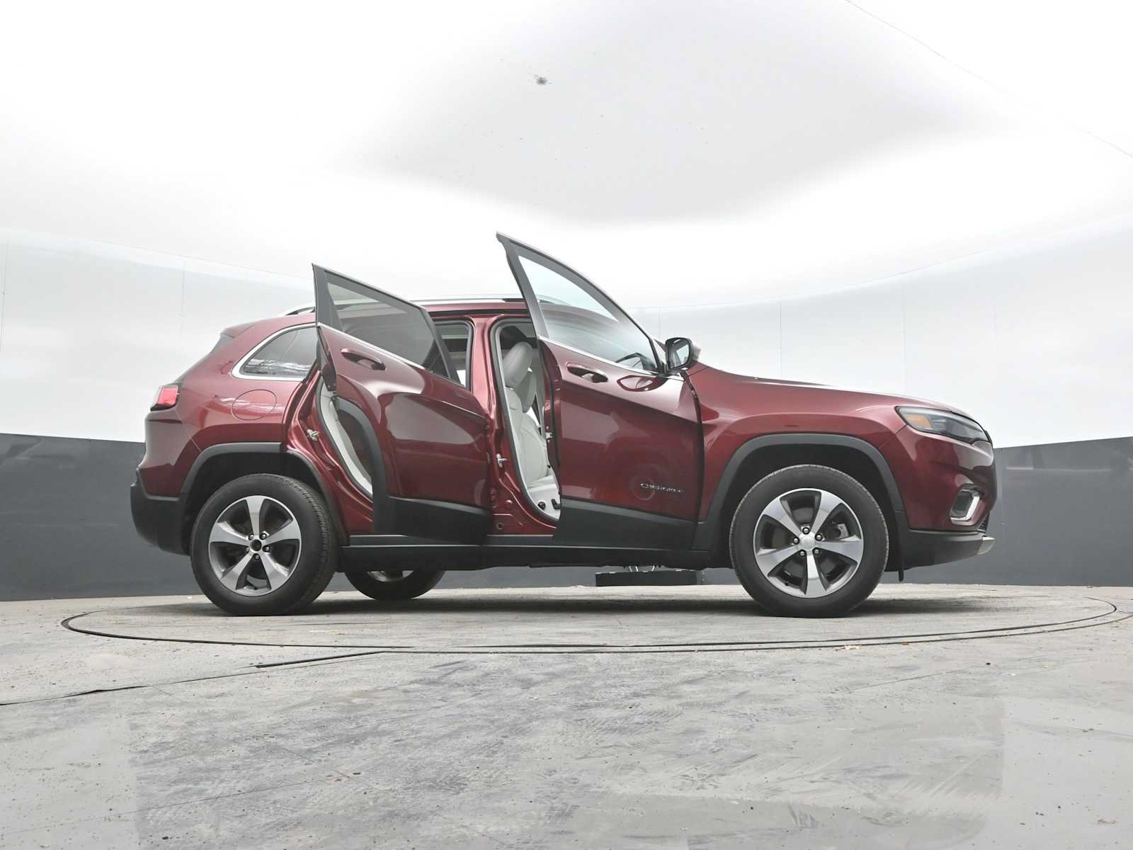 Used 2019 Jeep Cherokee Limited AWD/4WD image 39