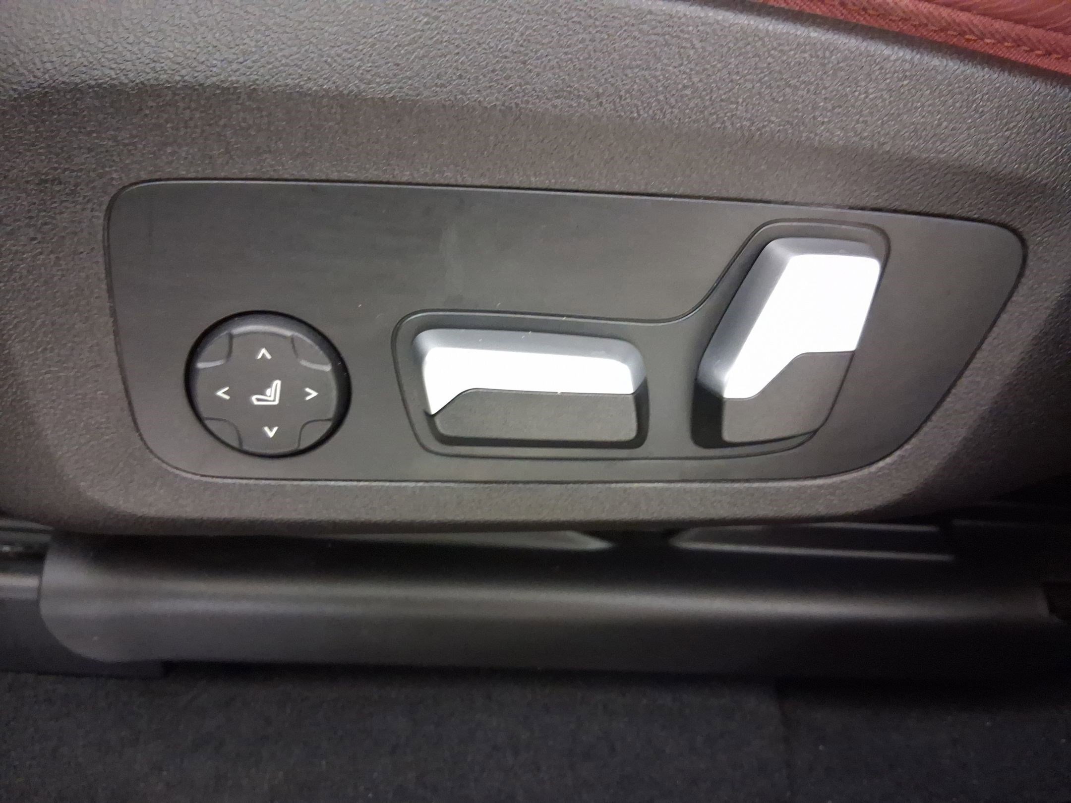 Certified 2023 BMW X4 xDrive30i w/ Convenience Package image 11