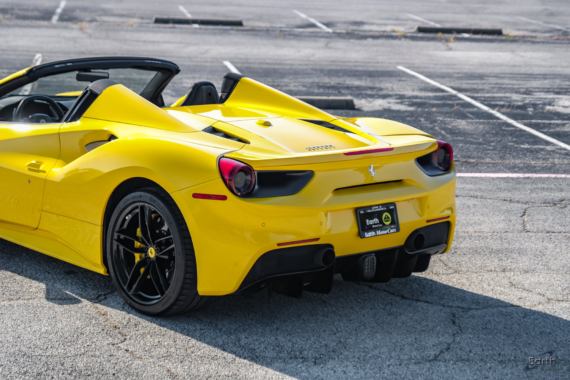 Used 2018 Ferrari 488 Spider RWD image 18
