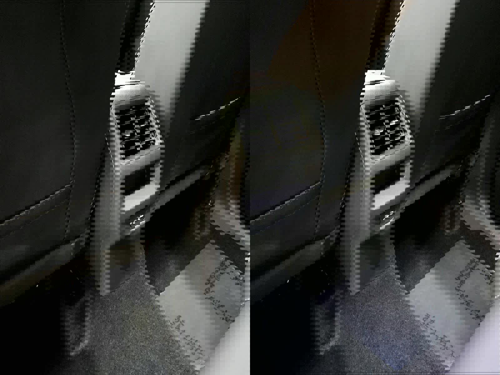 Used 2025 Volkswagen Tiguan SE w/ Panoramic Sunroof Package image 39