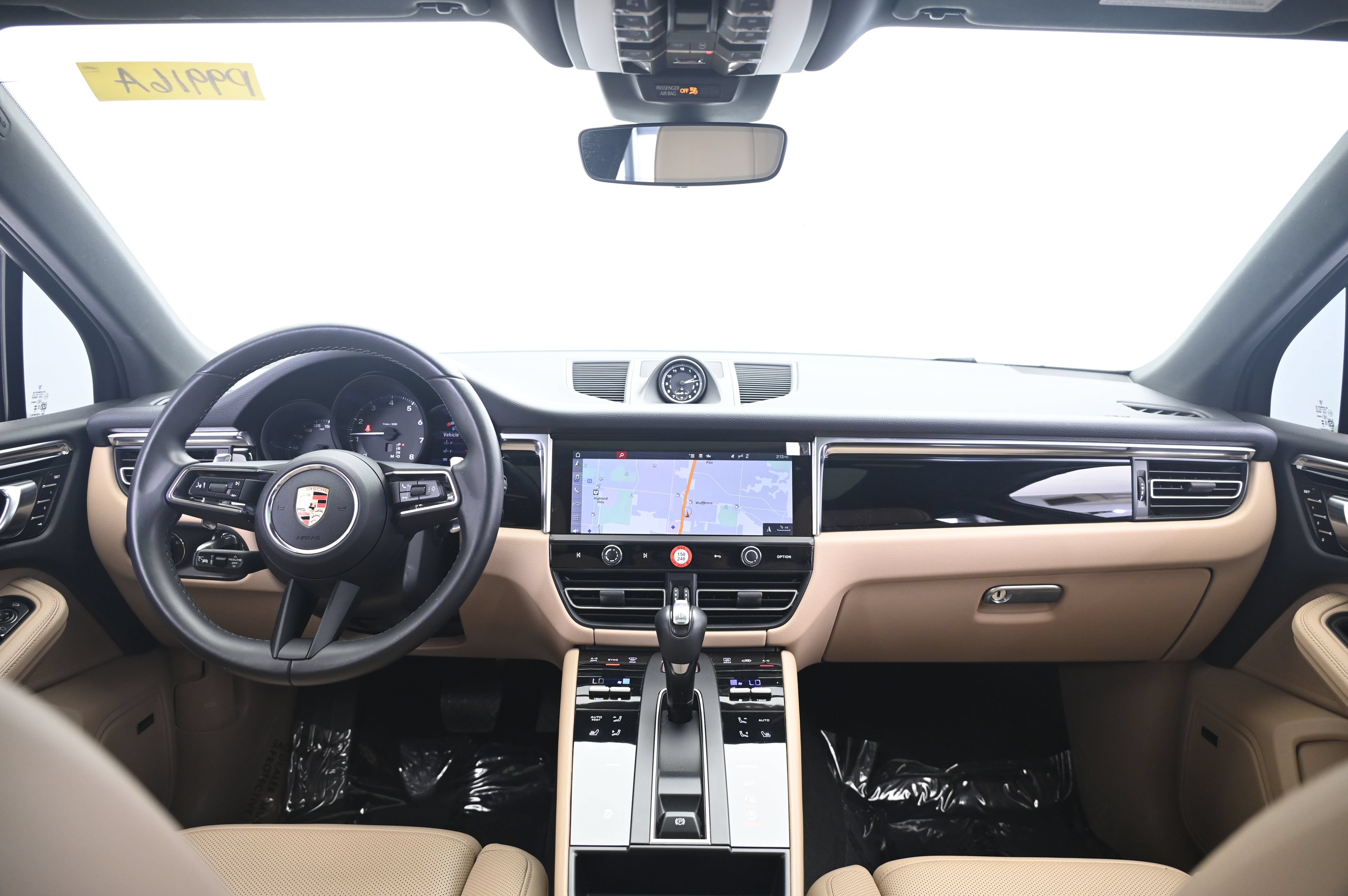 Certified 2024 Porsche Macan AWD/4WD image 31