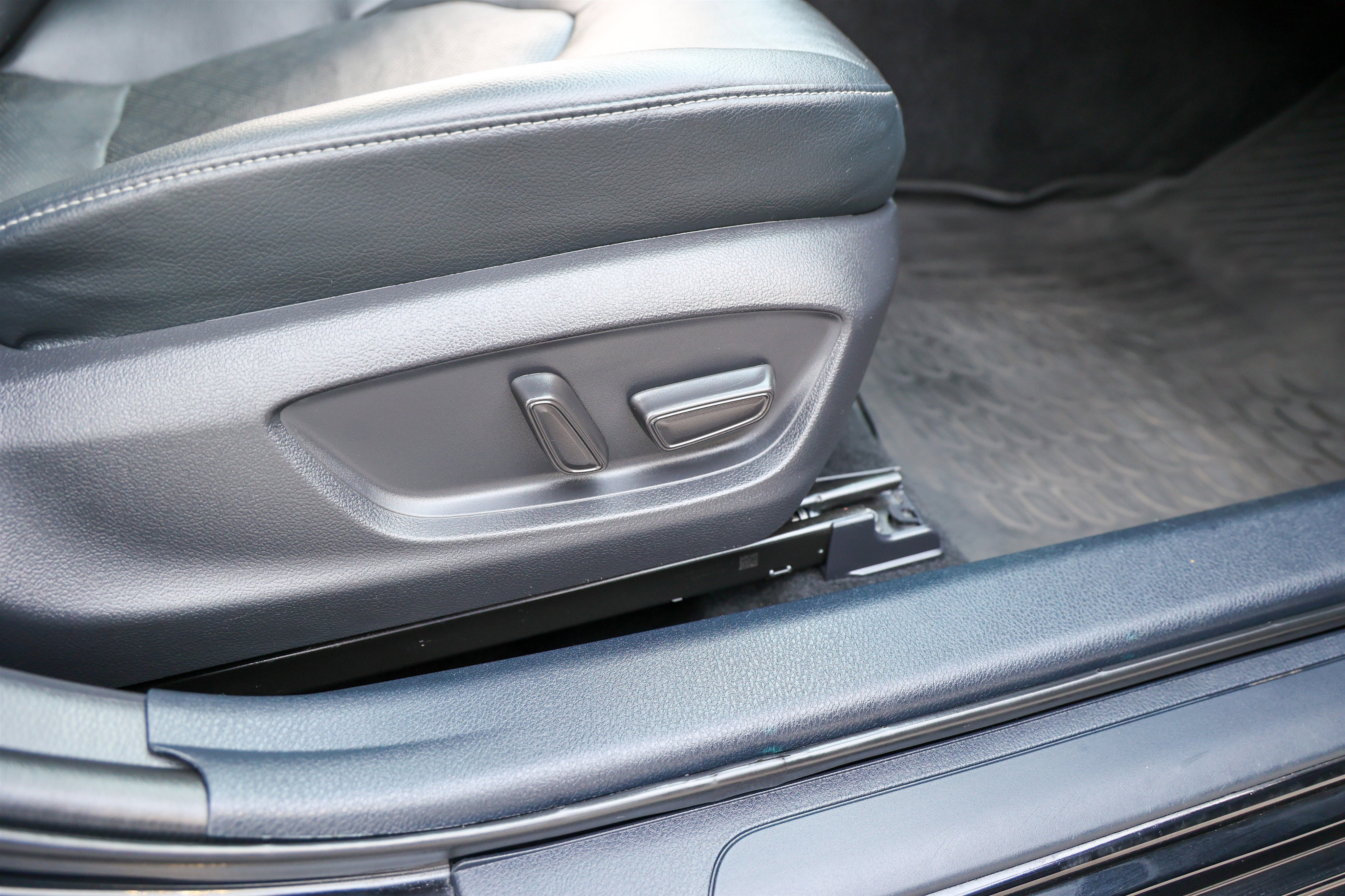 Used 2022 Toyota Camry XSE image 43