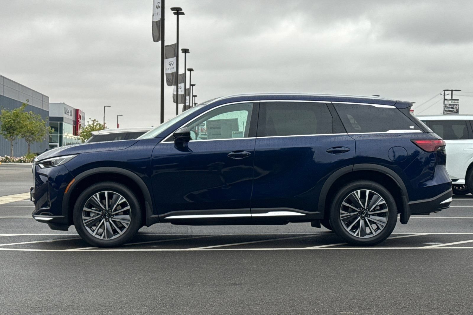 New 2026 INFINITI QX60 Luxe AWD/4WD image 2