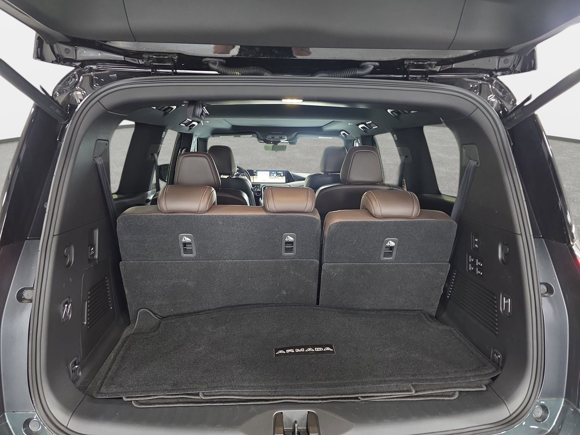 Used 2025 Nissan Armada Platinum Reserve image 12