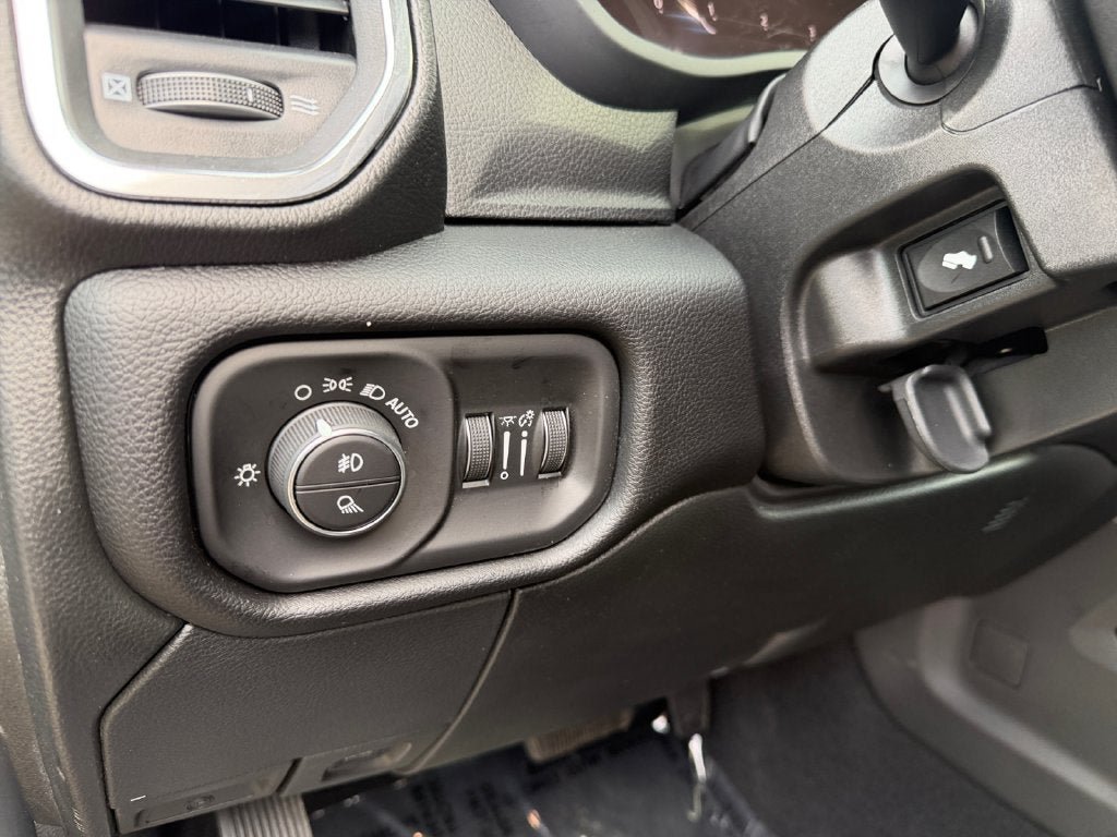 Used 2026 RAM 3500 Laramie AWD/4WD image 19
