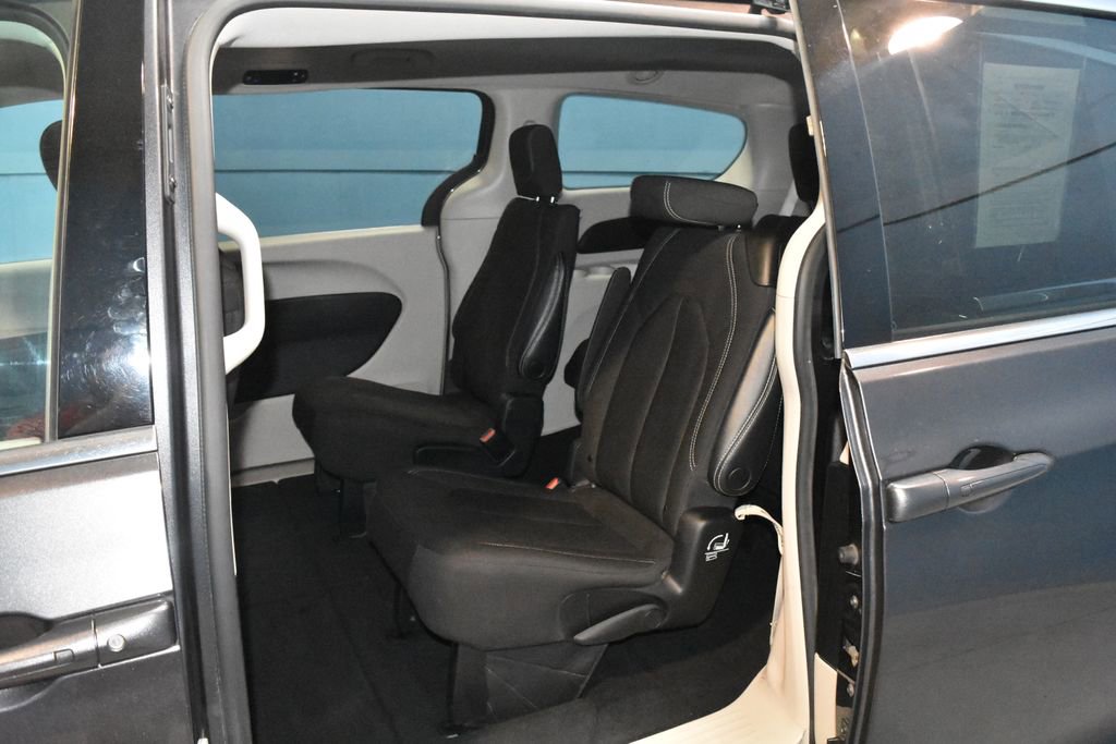 Used 2023 Chrysler Voyager LX FWD image 18