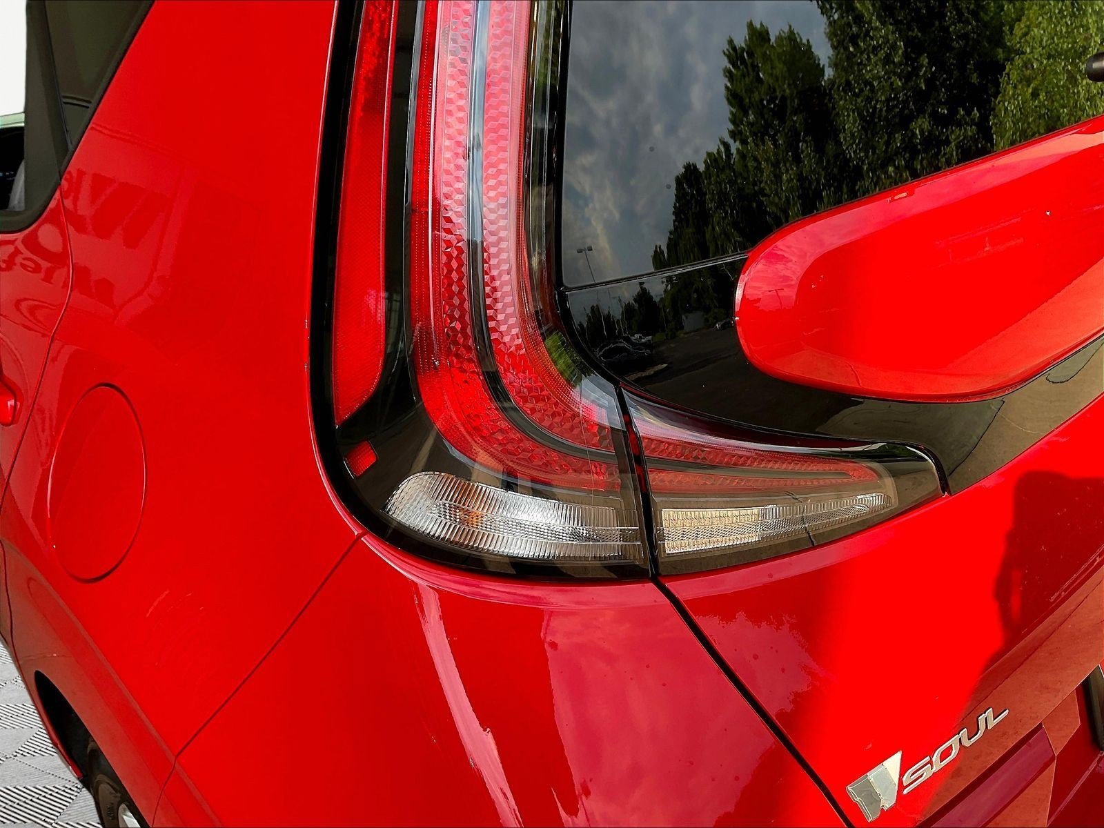 Used 2025 Kia Soul LX w/ LX Technology Package FWD image 21