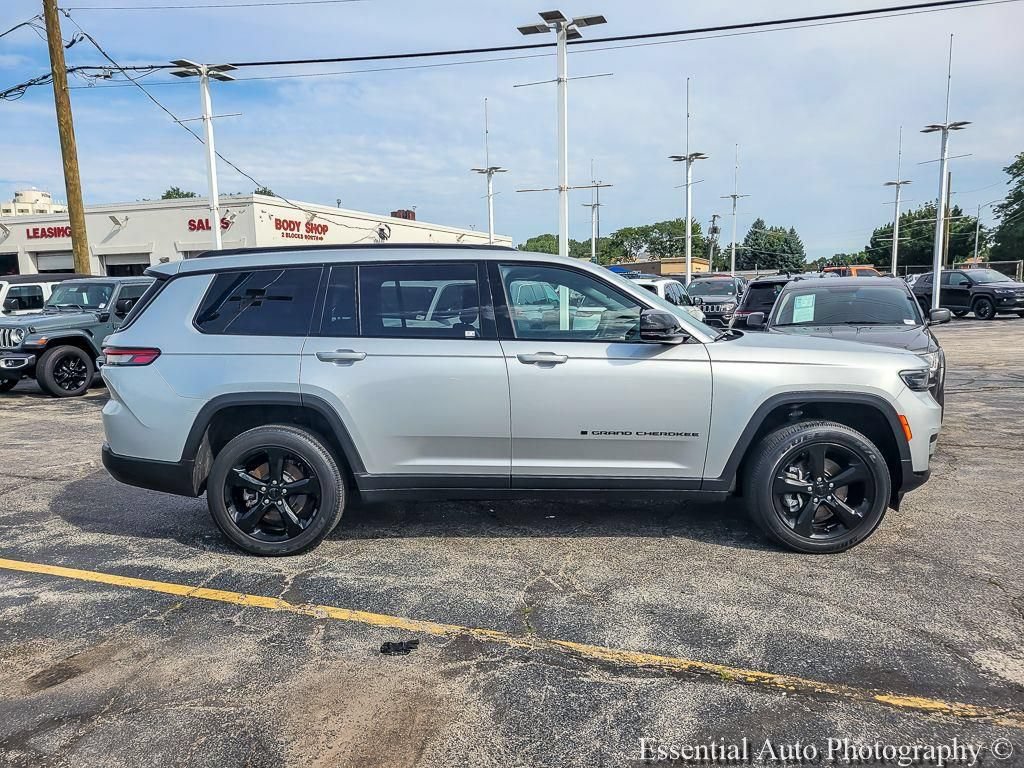 Used 2023 Jeep Grand Cherokee L Laredo AWD/4WD image 15