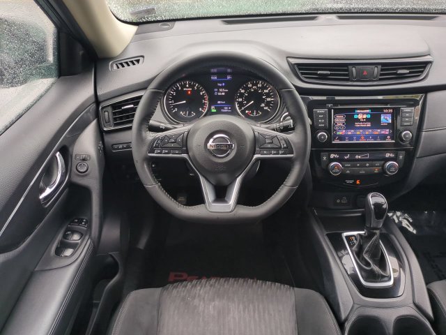 Used 2018 Nissan Rogue SV w/ Premium Package AWD/4WD image 16
