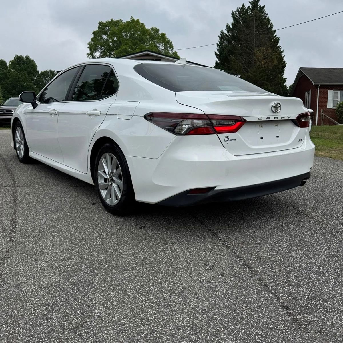 Used 2022 Toyota Camry LE FWD image 7