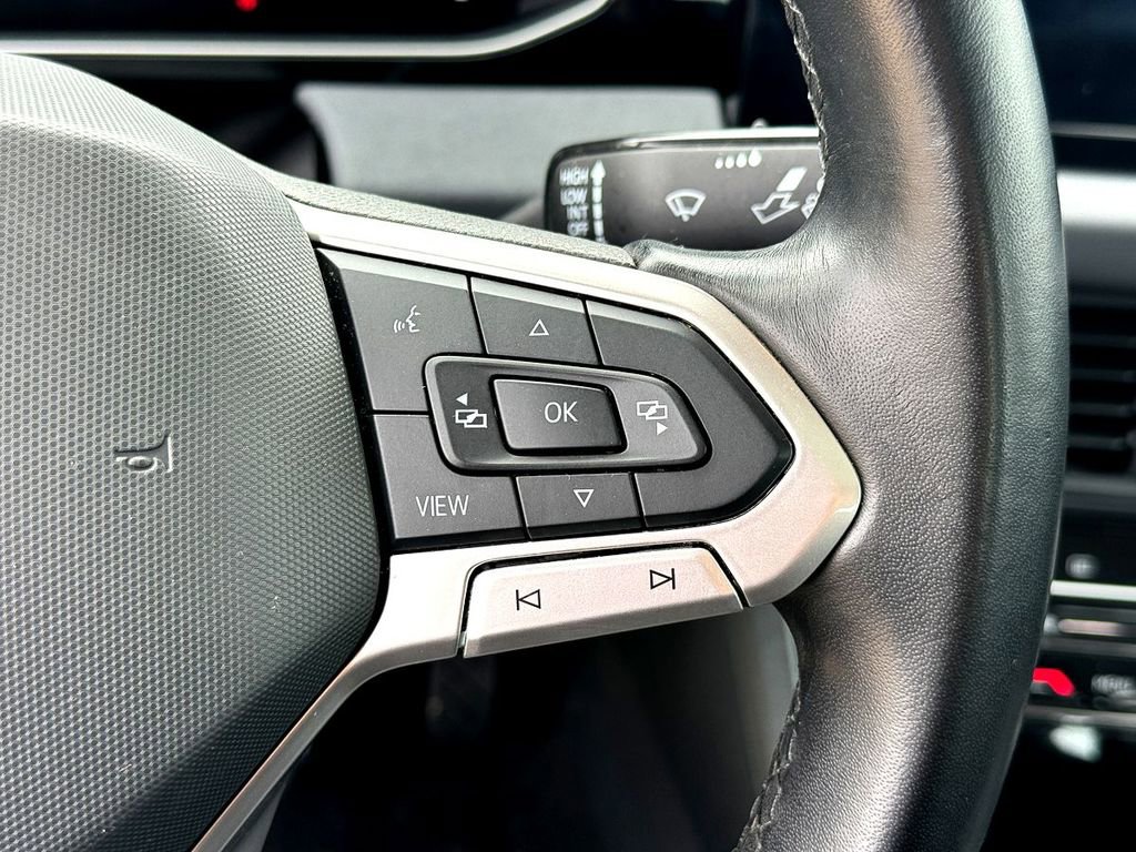 Used 2025 Volkswagen Jetta SE FWD image 15