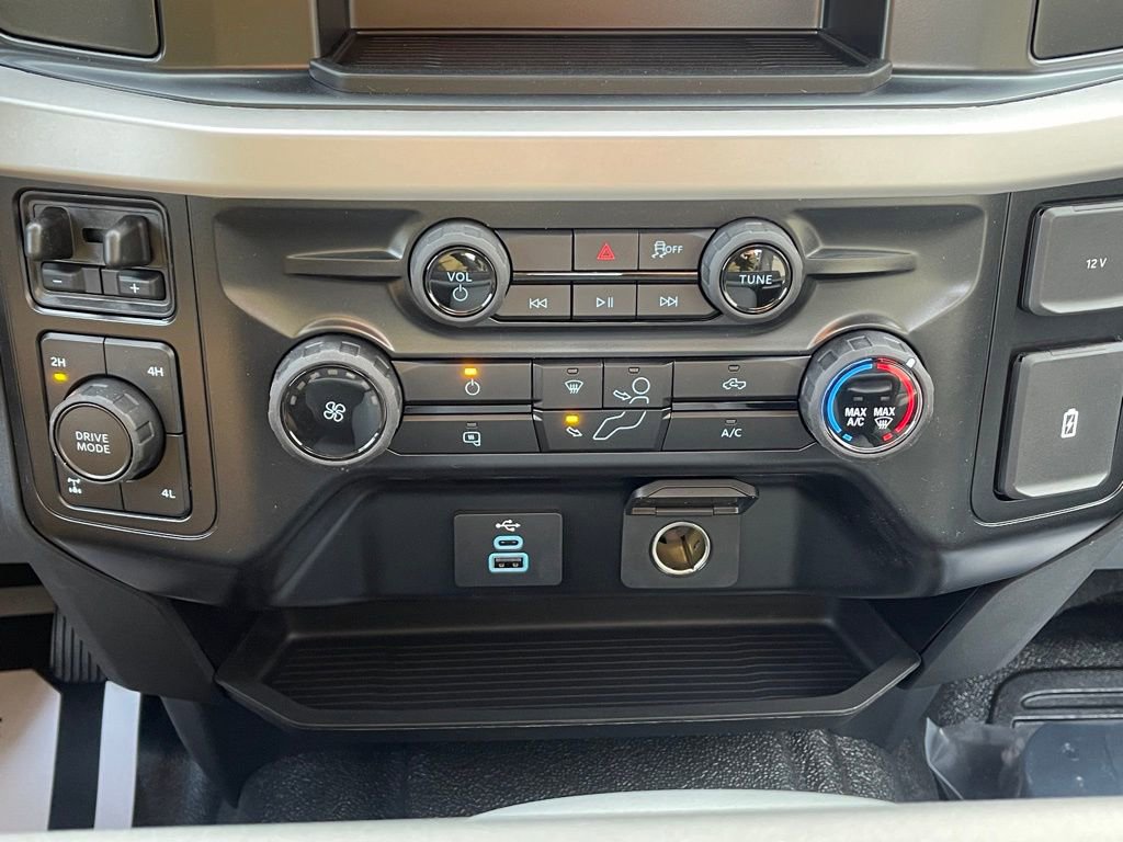 New 2026 Ford F250 XL w/ XL Chrome Package image 14