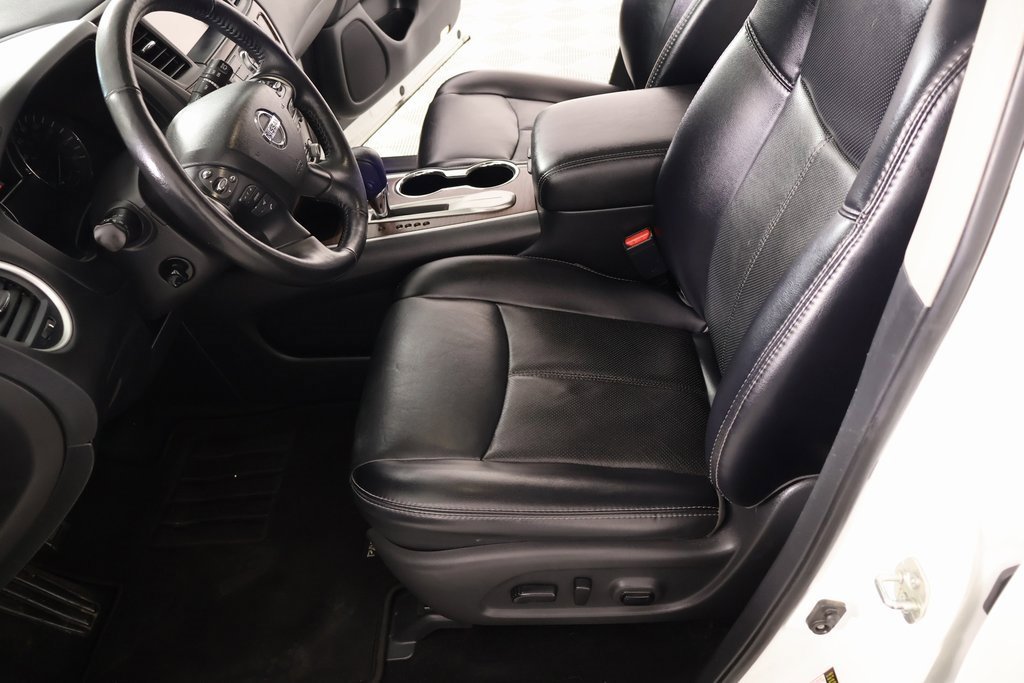 Used 2019 Nissan Pathfinder Platinum image 12