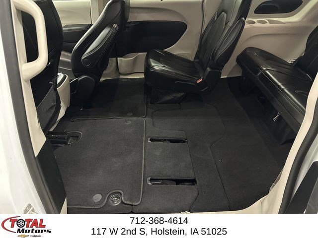 Used 2024 Chrysler Pacifica Touring-L image 22