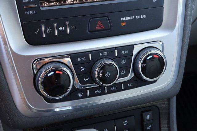 Used 2015 GMC Acadia SLT image 17