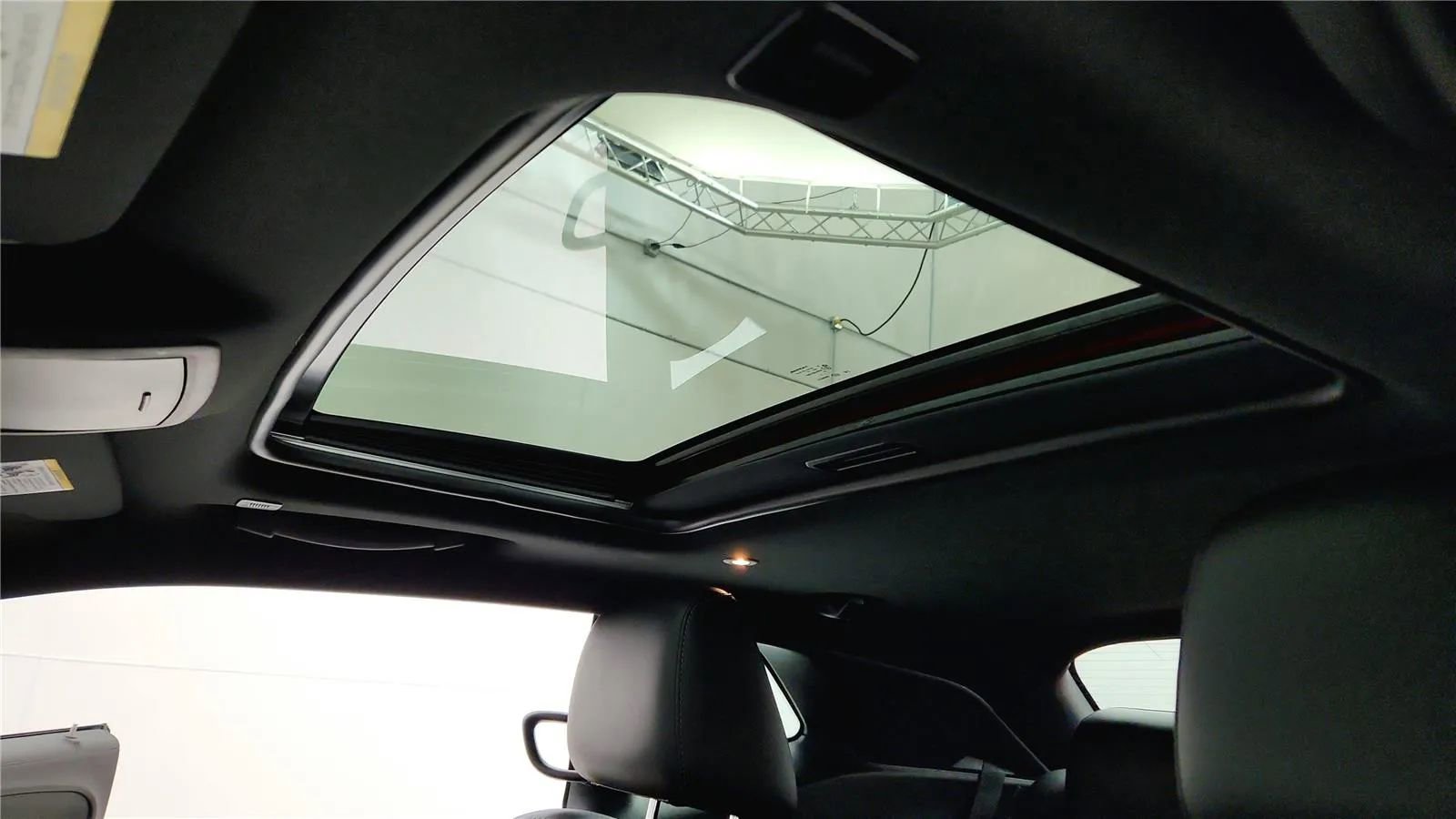 Used 2023 Dodge Challenger R/T w/ Plus Package image 31