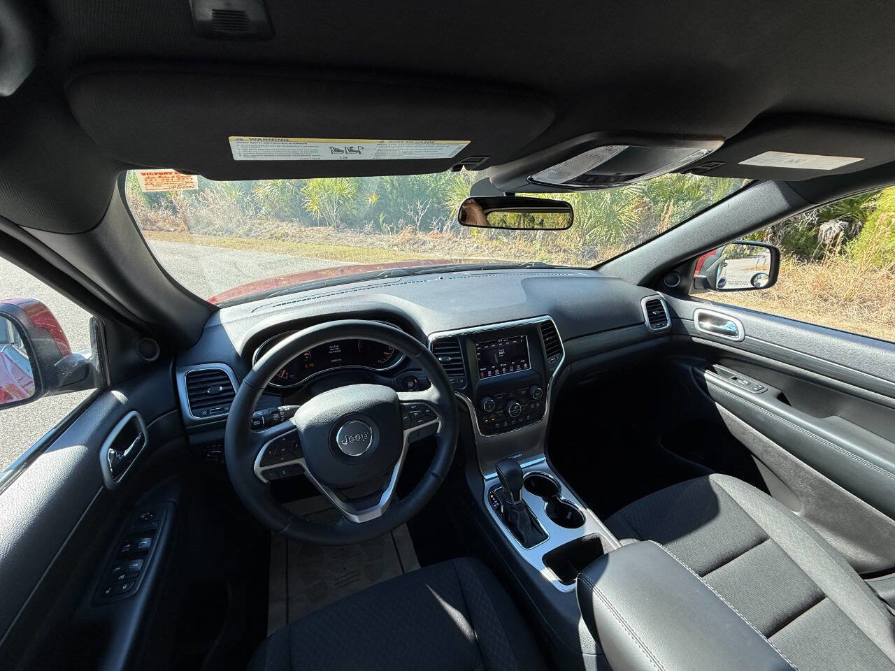 Used 2019 Jeep Grand Cherokee Laredo image 18