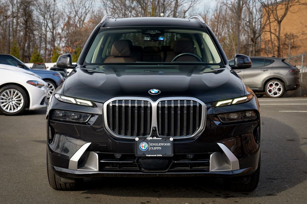 Used 2023 BMW X7 xDrive40i w/ Premium Package image 2