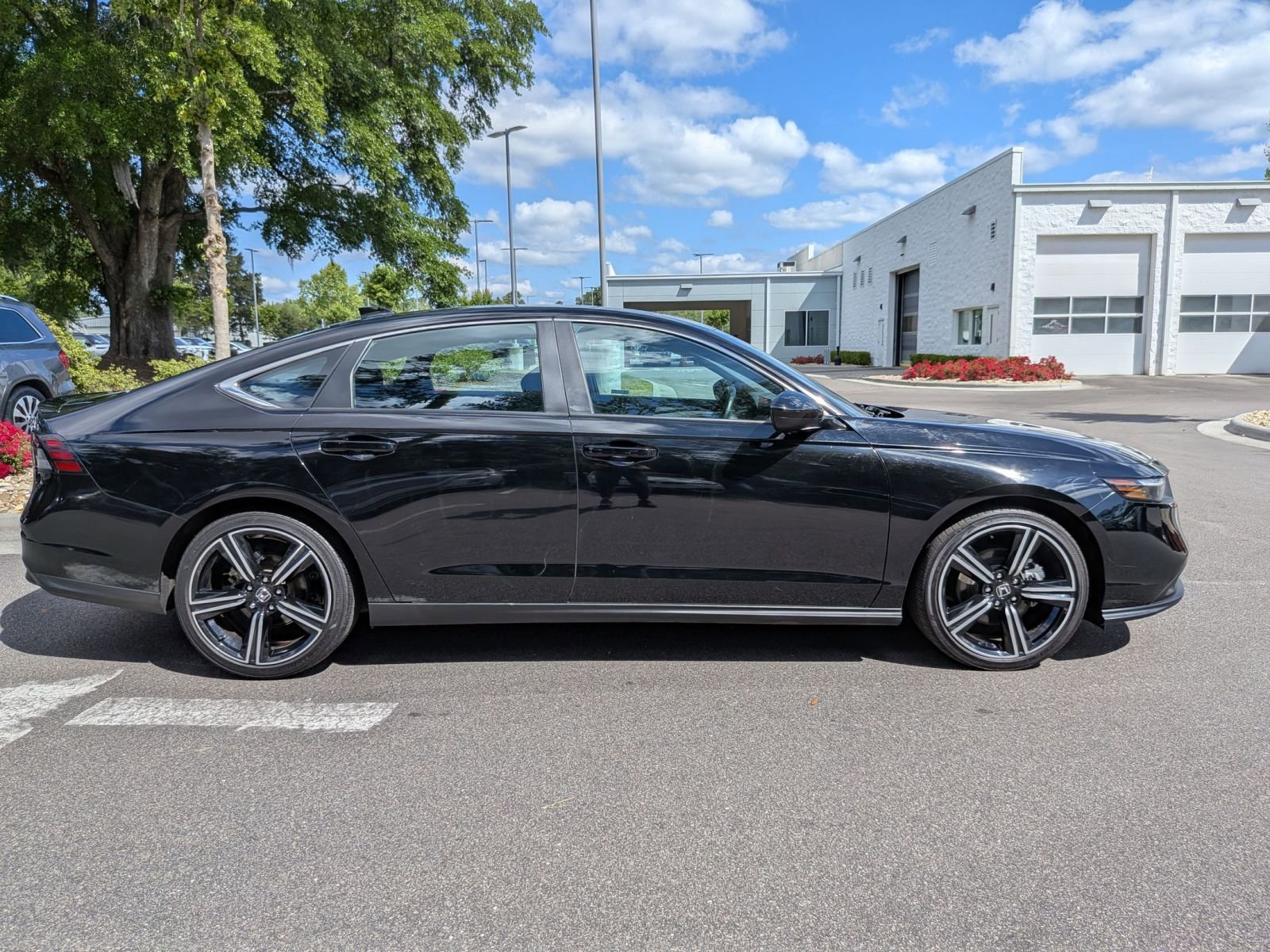 Used 2023 Honda Accord Sport image 2