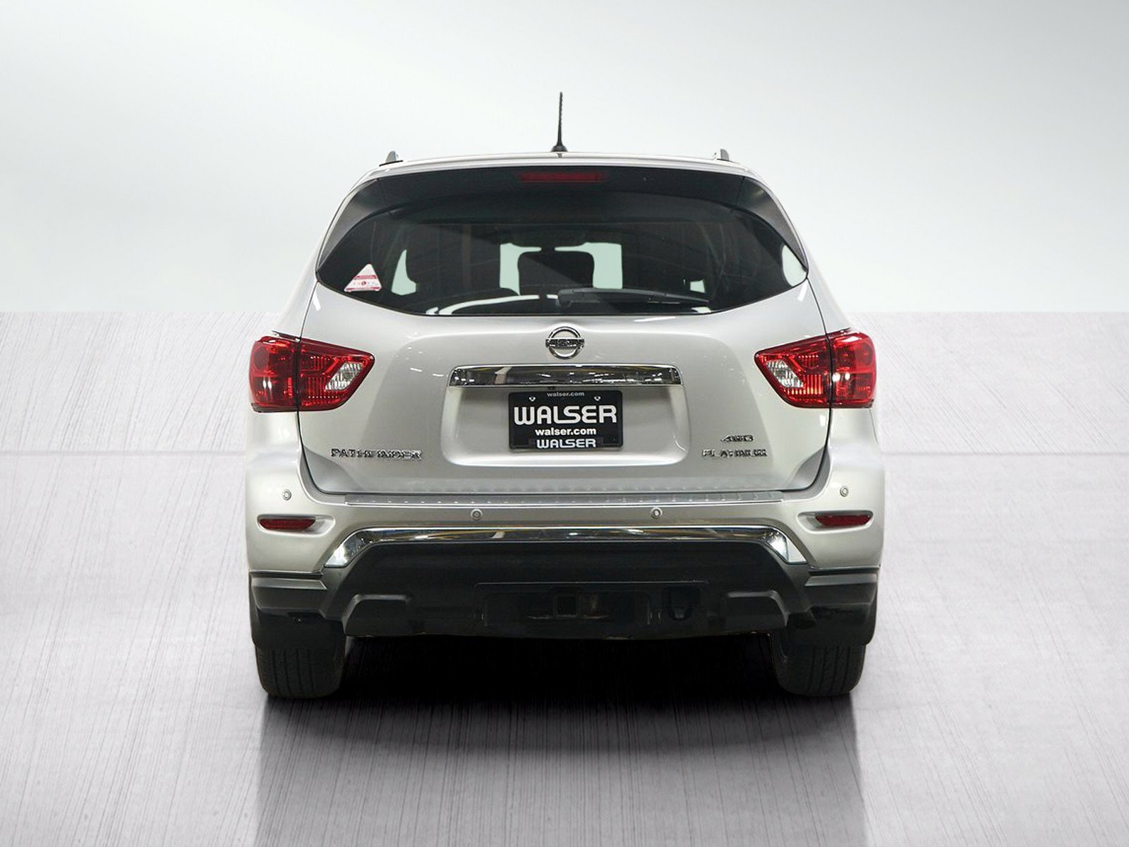 Used 2017 Nissan Pathfinder Platinum w/ Cargo Package AWD/4WD image 4