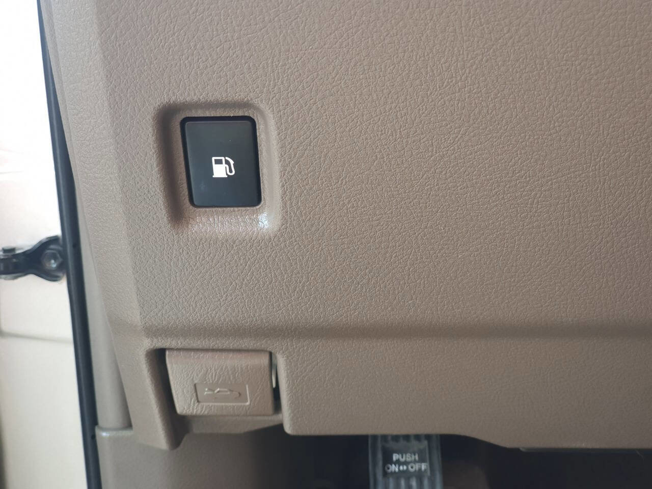 Used 2011 Lexus GX 460 image 31