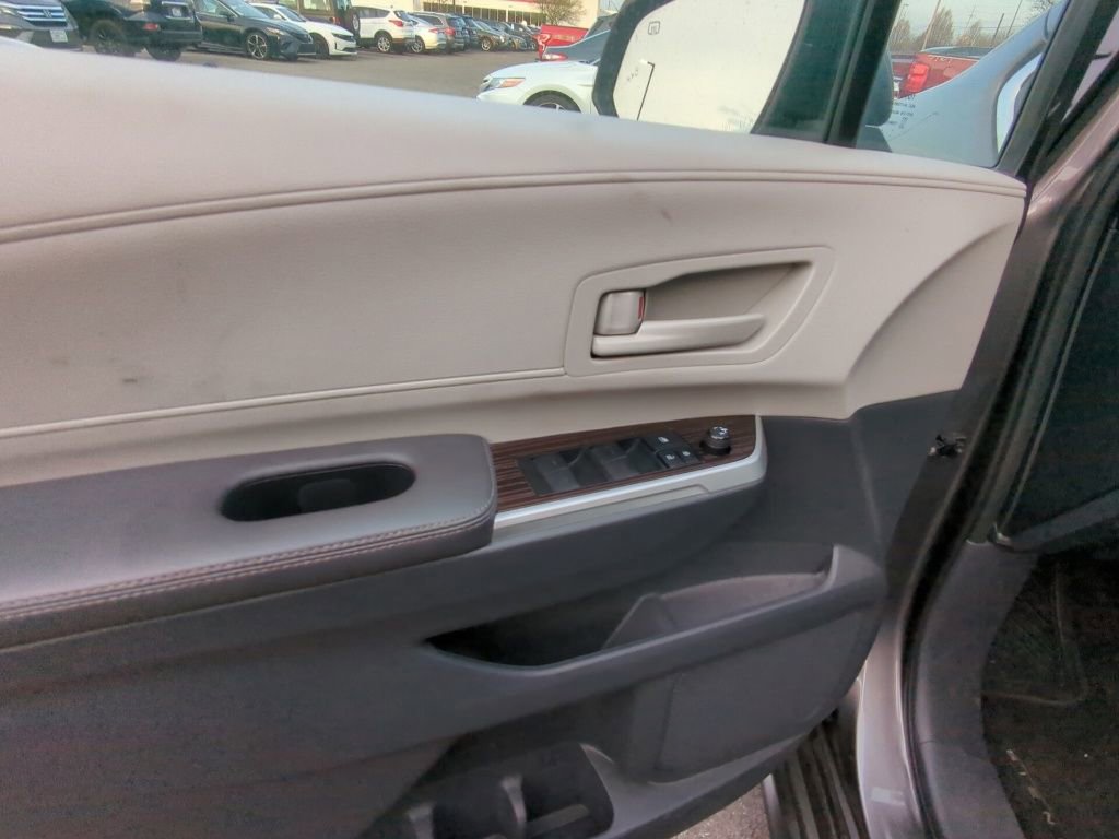 Used 2021 Toyota Sienna LE image 8