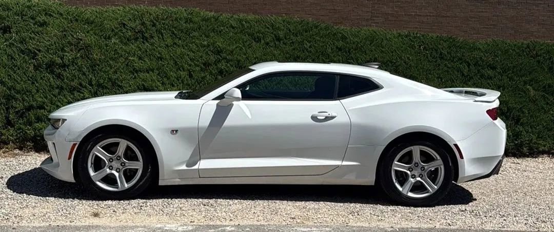 Used 2017 Chevrolet Camaro LT RWD image 2