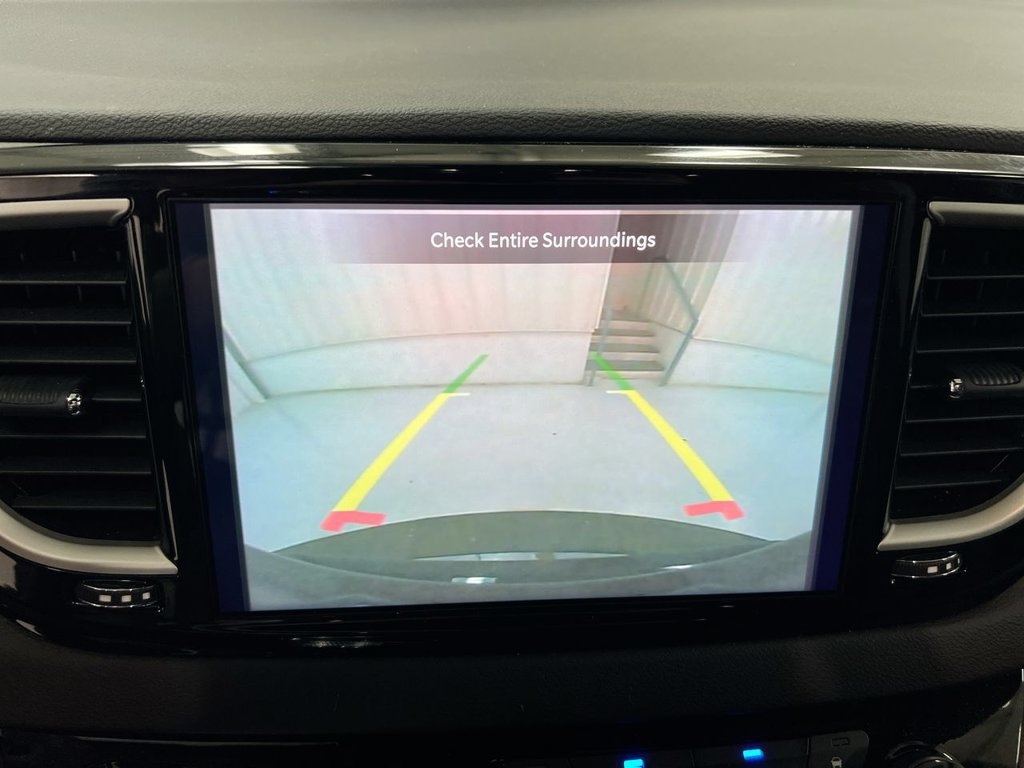 Used 2025 Chrysler Pacifica Select FWD image 15