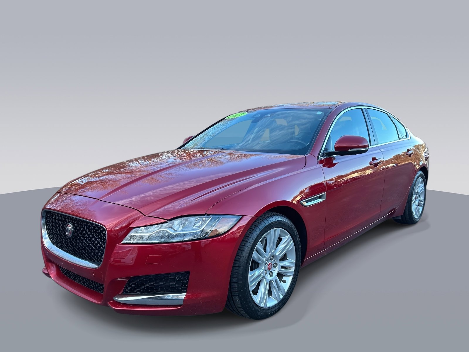 Used 2017 Jaguar XF Premium image 7