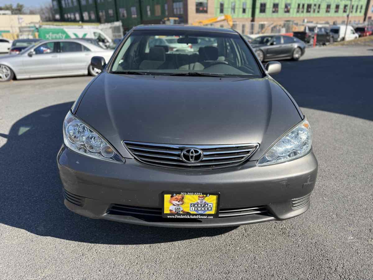 Used 2005 Toyota Camry LE image 2