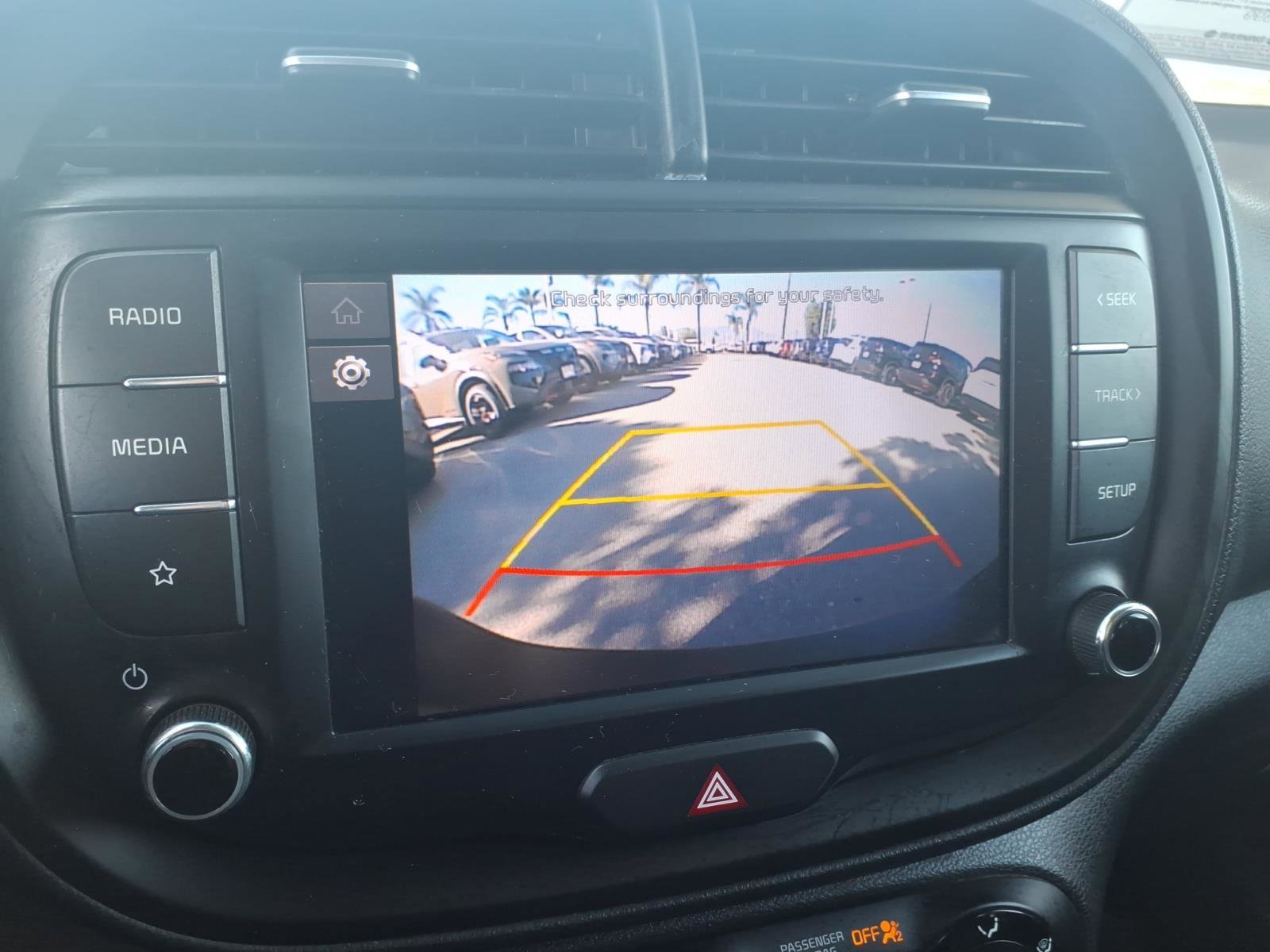 Used 2022 Kia Soul LX image 9