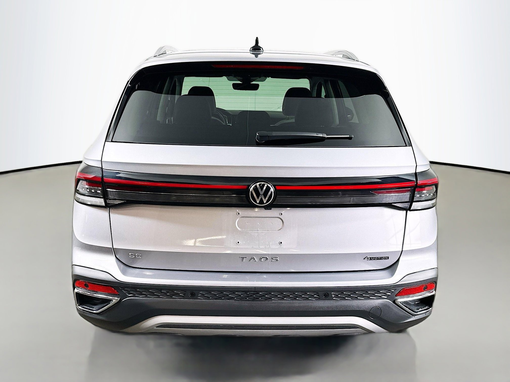 Used 2025 Volkswagen Taos SE w/ Panoramic Sunroof Package image 6