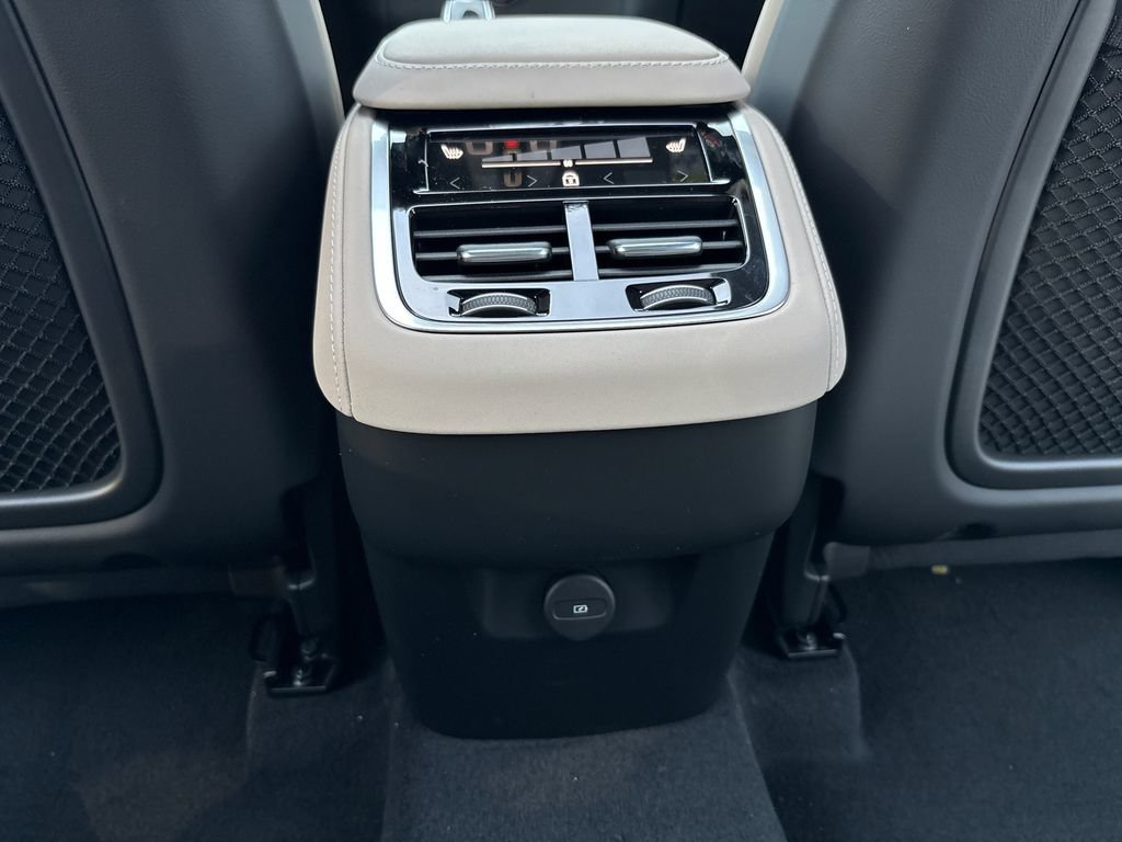 New 2026 Volvo XC90 B6 Plus w/ Protection Package Premier AWD/4WD image 13