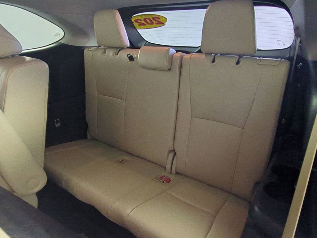 Used 2021 Toyota Highlander XLE image 16