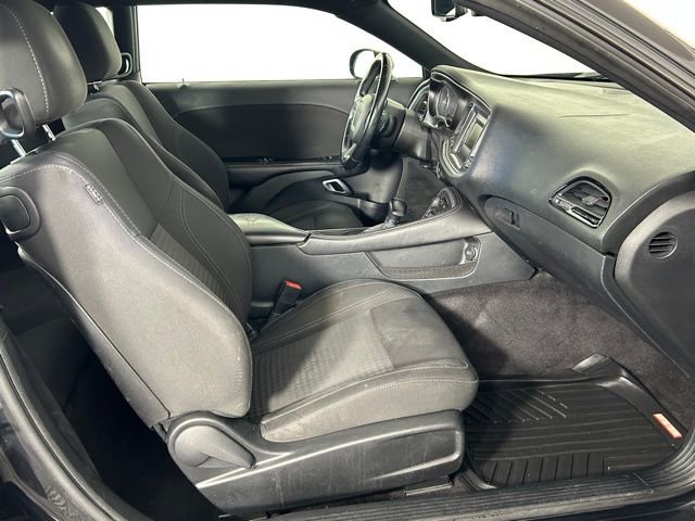 Used 2017 Dodge Challenger R/T image 9