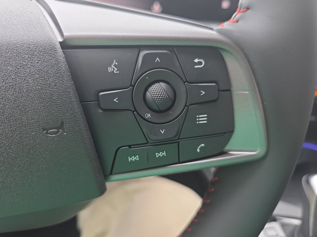 New 2026 Nissan Sentra SR w/ Floor Mat Package FWD image 9