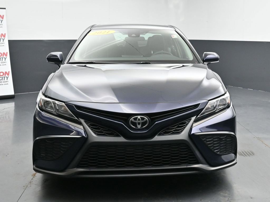 Used 2021 Toyota Camry SE image 3