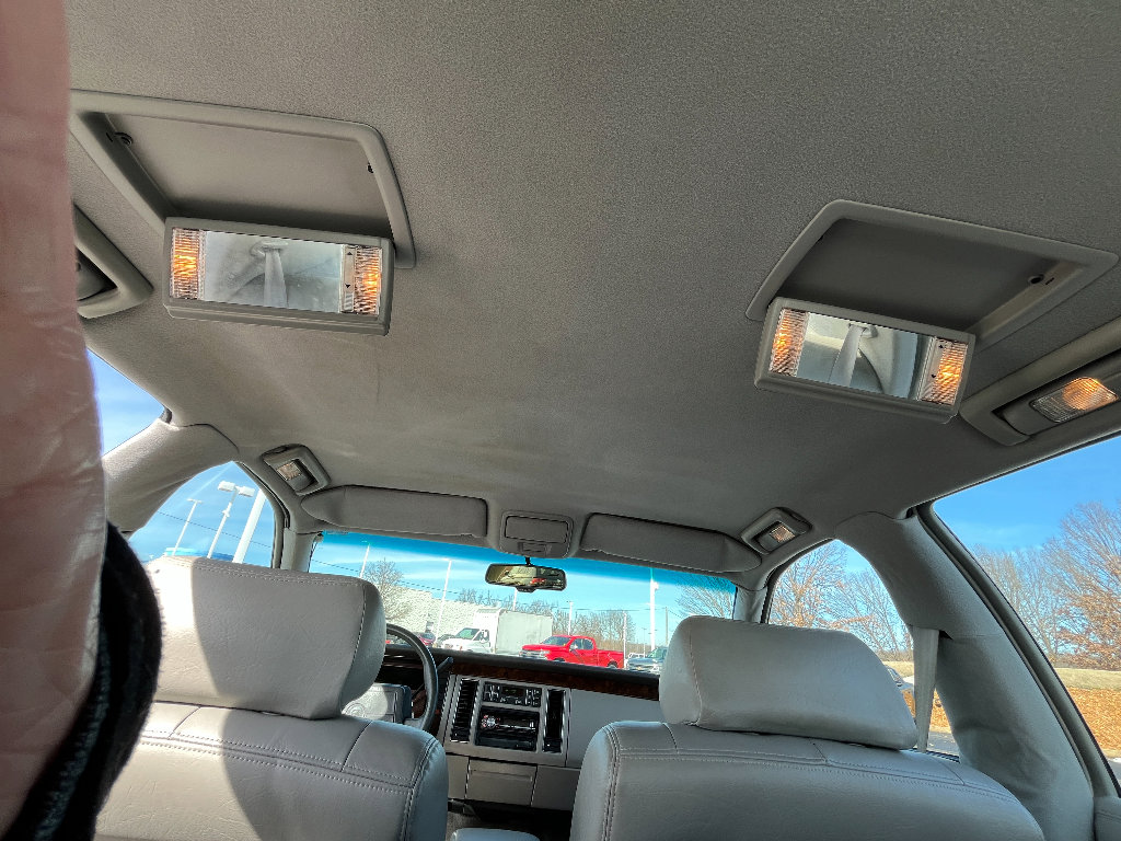 Used 1993 Cadillac Fleetwood Sedan RWD image 16