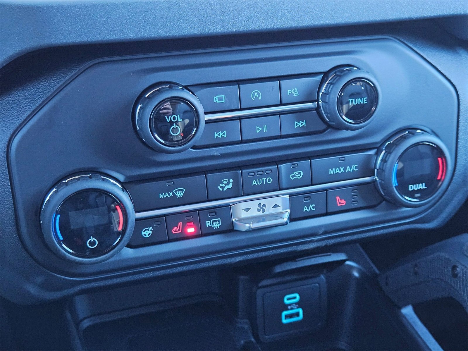 New 2025 Ford Bronco Outer Banks w/ Sasquatch Package image 20