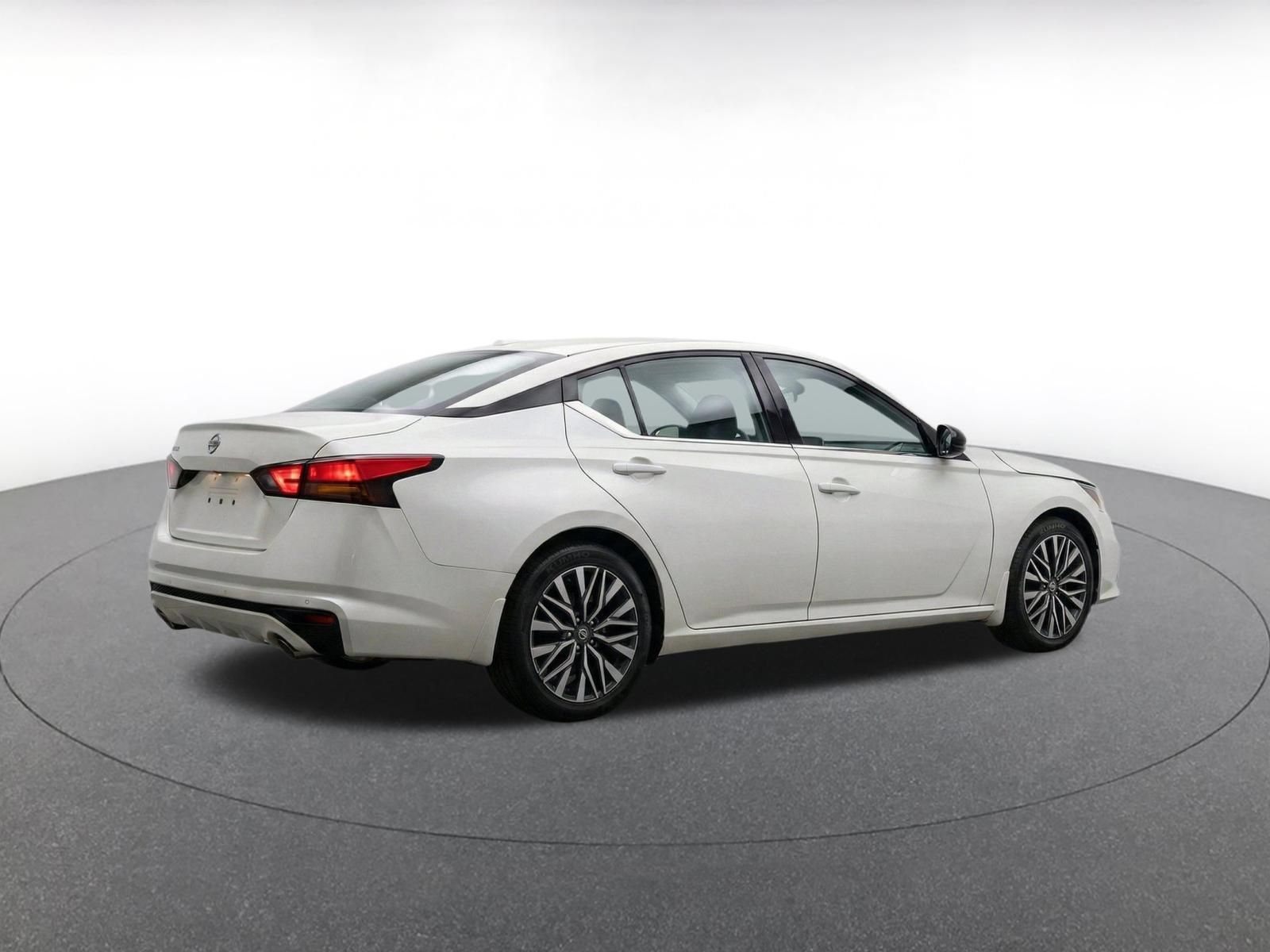 Used 2026 Nissan Altima 2.5 SV FWD image 9